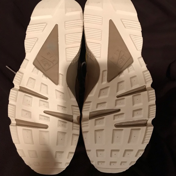 Nike - Picture 4 of 4